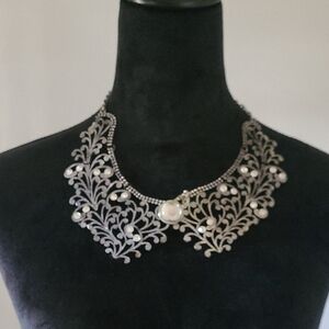 Elegant Silver and Rhinestone Necklace